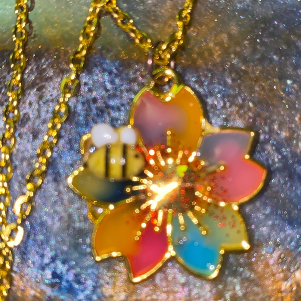 Multicolor Flower Pendant Necklace - Picture 2 of 2